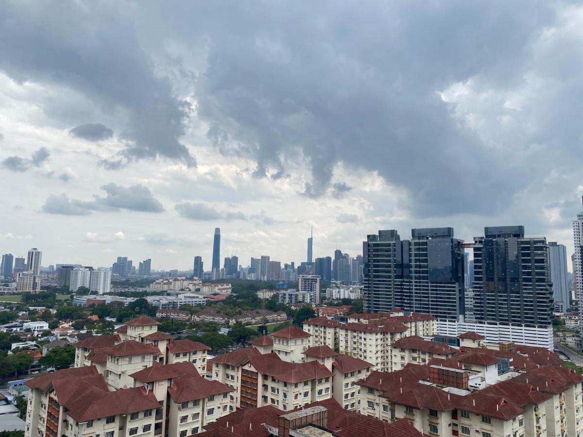 Reizz Residence By Leo Suites Kuala Lumpur Exteriör bild